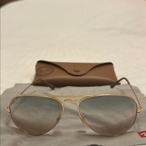 LIKE NEW Ray-Ban Gold Frame RB3689 Aviator Sunglasses